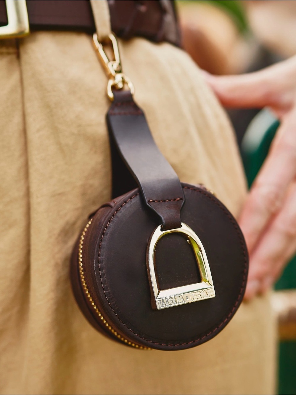 Oakbark & Chrome Stirrup Accessory Keeper in Havana
